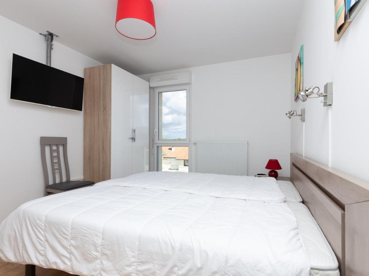 Superbe Neuf A Deux Pas De La Avec Balcon Et Parking Prive A - Fr-1-239-387 *